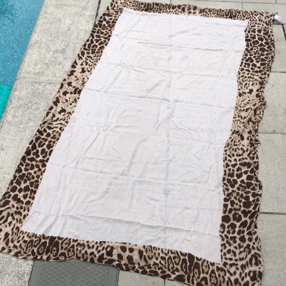 Danier leopard print scarf - Picture 3 of 3